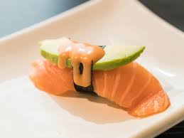 Salmon & Avocado Nigiri (4pcs)